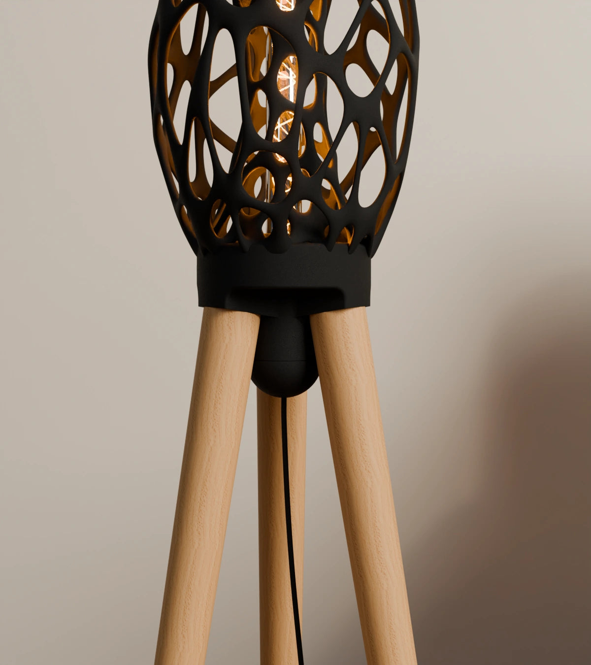 Aura+ Schwarz – Material und Holz im Detail